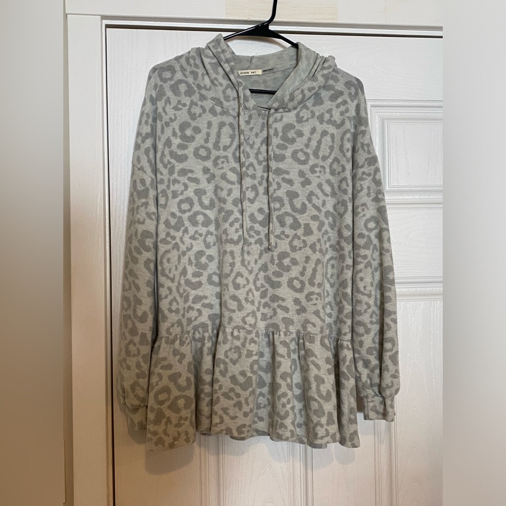 Byron Bay super soft gray leopard print hoodie, size large